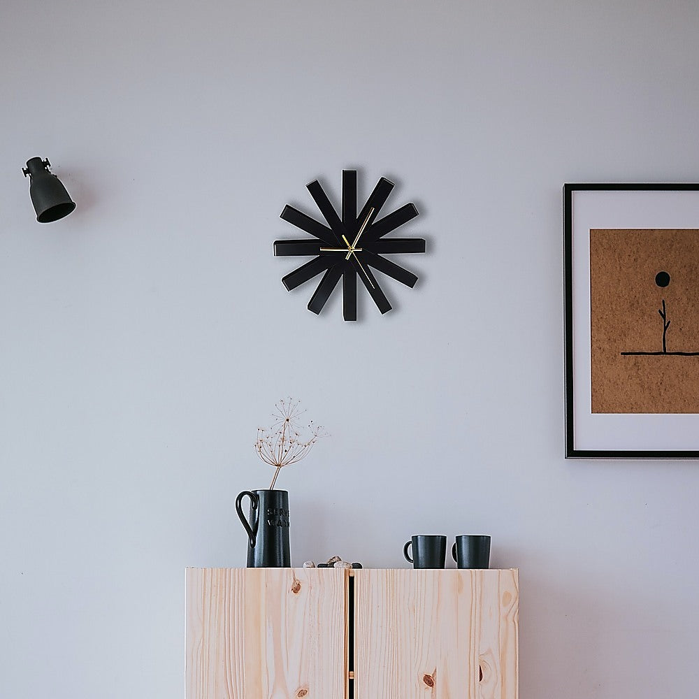 Modern Ribbon Wall Clock